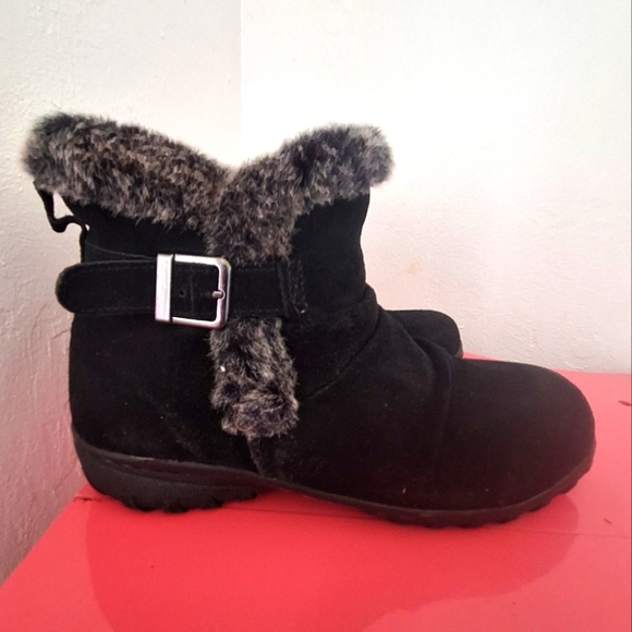 Khombu Iris Black Suede Faux Fur Lined Toggle Ankle Winter Boots Women's Size 8 - Picture 2 of 6